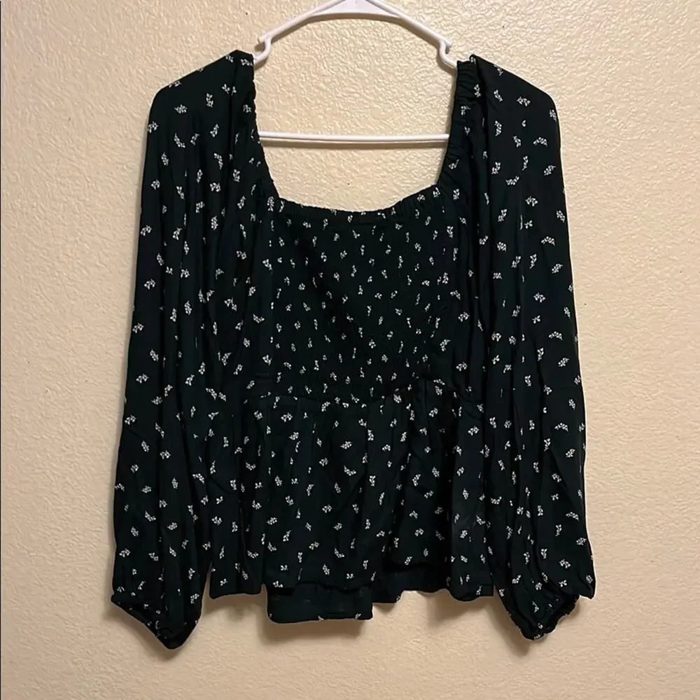 Green Puff Sleeve Blouse with Square Neck and Ruched Details